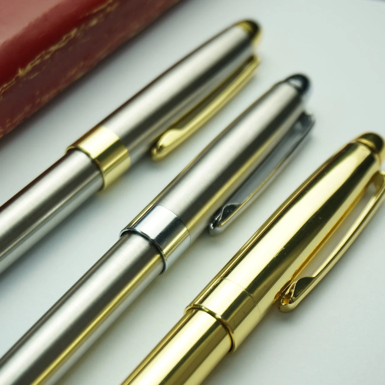 Ballpoint Pens Housing Retractable Ball Point Pen Smooth Writing