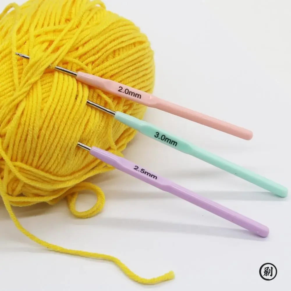 3pcs Crochet Hooks Plastics Handle Knitting Needles for Yarn DIY Craft