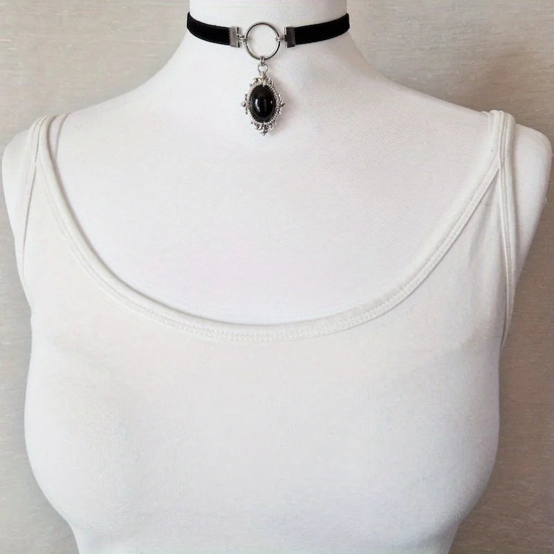 Gothic Vampire Cameo Pendant Choker Velvet Necklace for Women Fashion