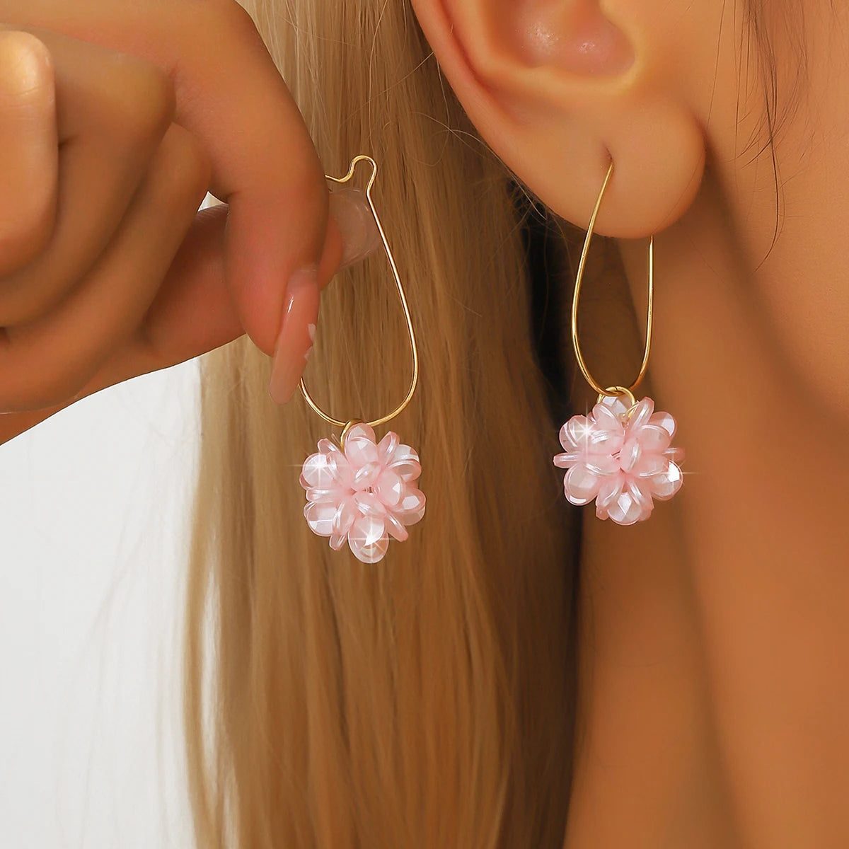2PC Women's Fashion Trend DIY Pearl Petal Ball Earrings Outdoor Travel