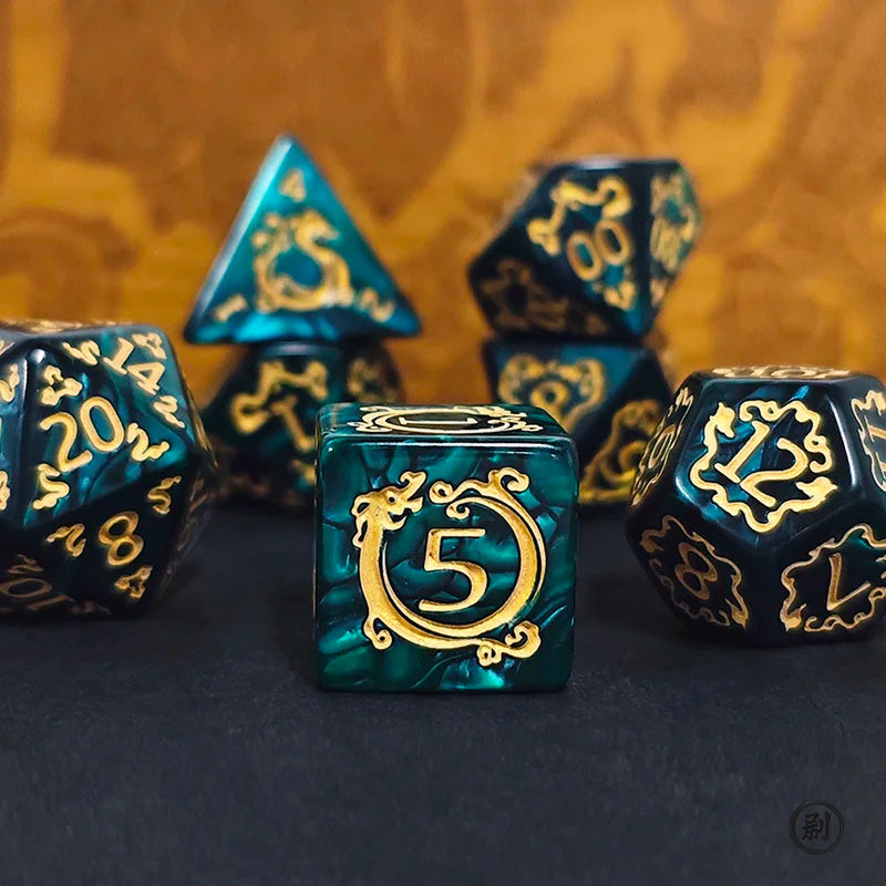 7pcs DND Dice 7Pcs/set Dragon Pattern Polyhedral Dices Role Playing