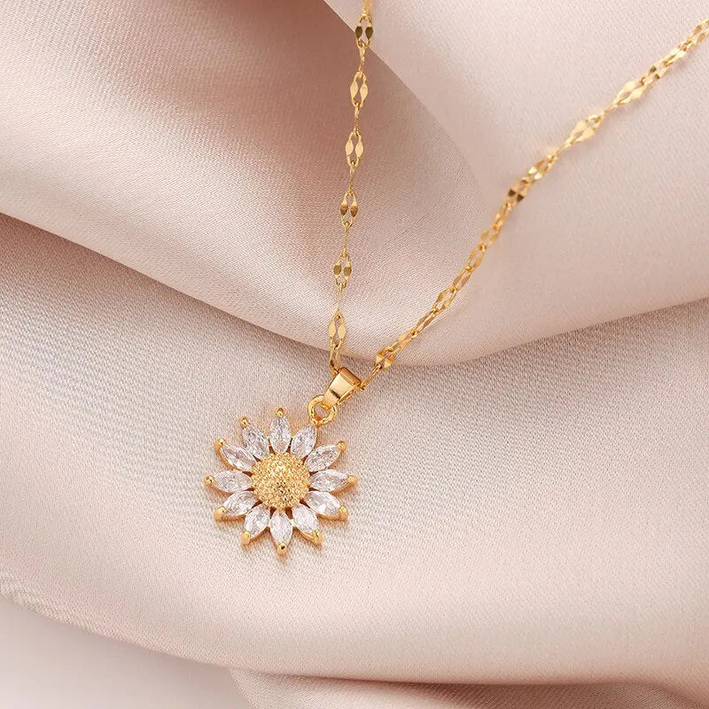 1PCS Gold-color Necklace Ladies Light Luxury Style Flower Pendant
