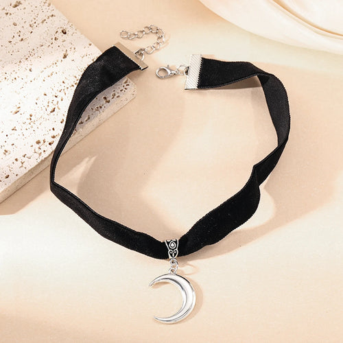 Gothic Vampire Cameo Pendant Choker Velvet Necklace for Women Fashion