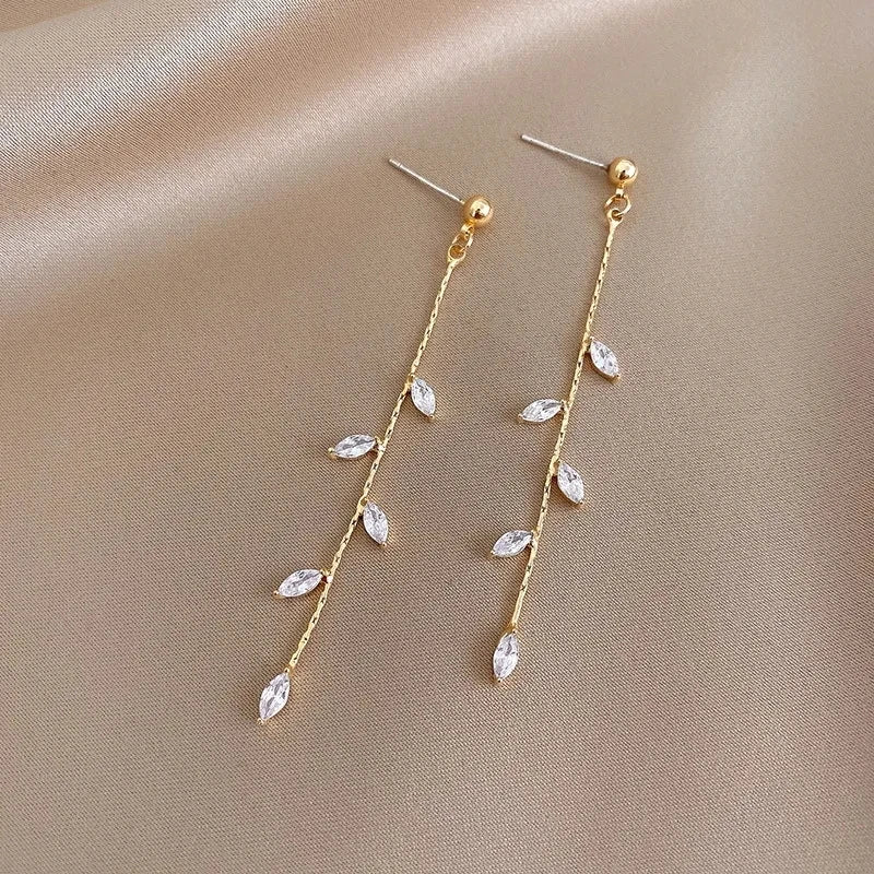 New Fashion Gold Color Leaf Earrings For Women Exquisite Mini Set