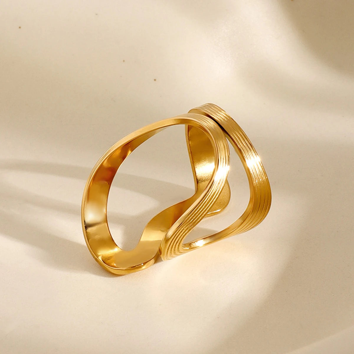 Uworld Fashionable 18K Gold Stainless Steel Thread Formed Opening