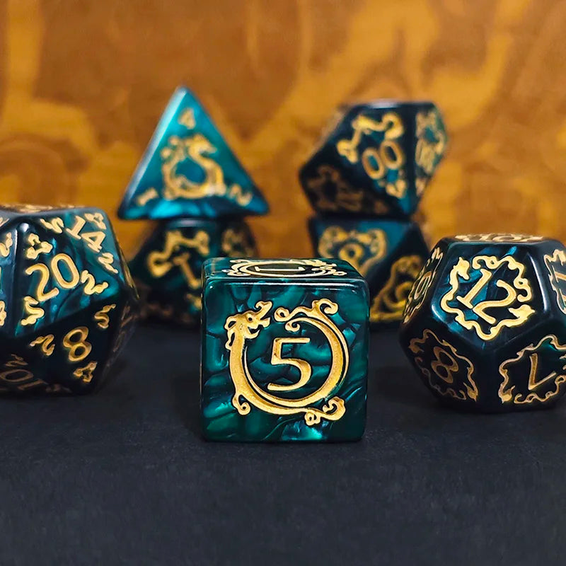 7pcs DND Dice 7Pcs/set Dragon Pattern Polyhedral Dices Role Playing