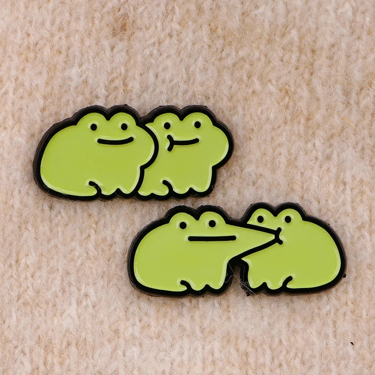 Cute Frogs Enamel Pin Cartoon Animals Pin Badge on Backpack Women's