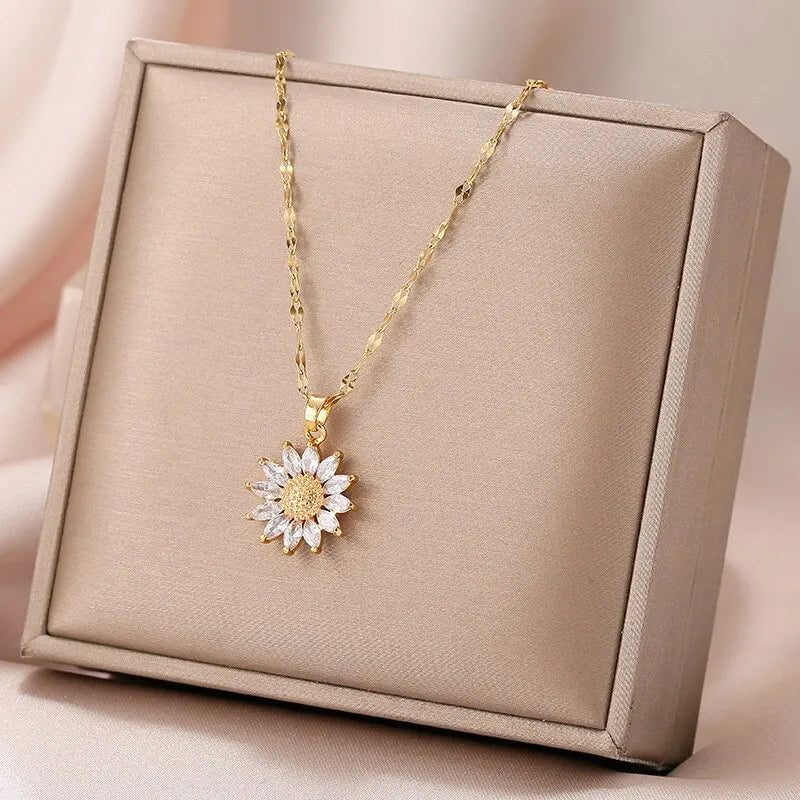1PCS Gold-color Necklace Ladies Light Luxury Style Flower Pendant