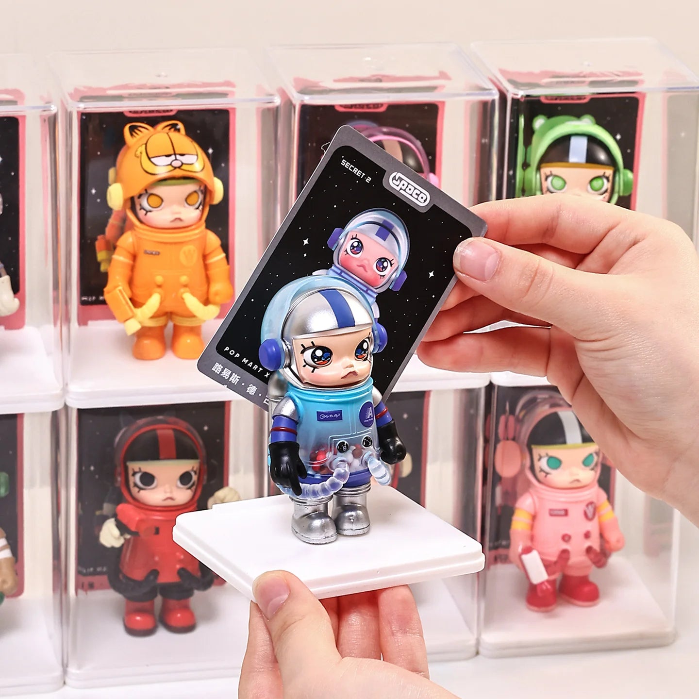 6pcs acrylic dust-proof colored base doll blind box display box card