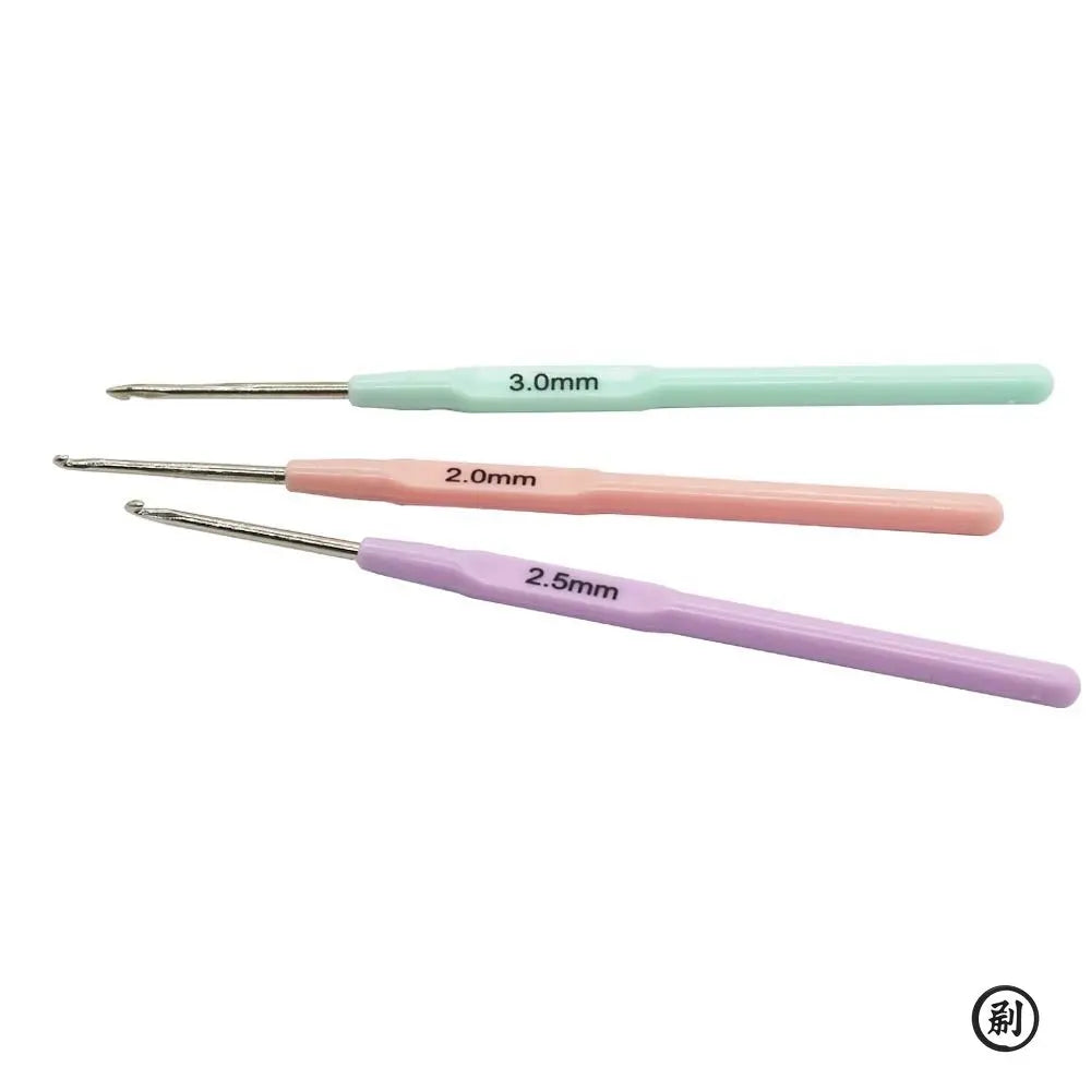 3pcs Crochet Hooks Plastics Handle Knitting Needles for Yarn DIY Craft